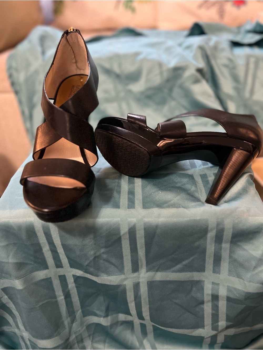 Michael Kors Leather PLATFORM Crisscross Sandals 8